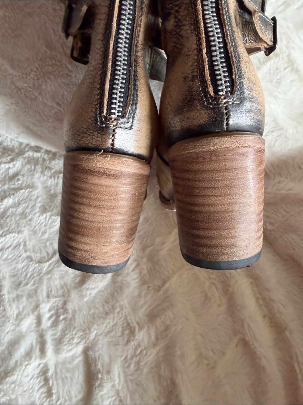 Freebird by Steven "Randi" heels in beautiful distressed pewter gold metallic - Picture 4 of 12